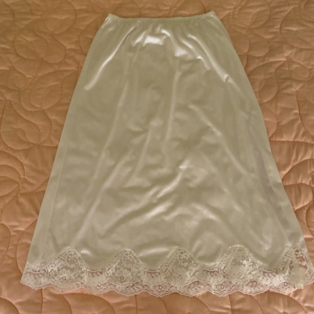 Elegant Vintage Cream Lace Trim Slip Skirt